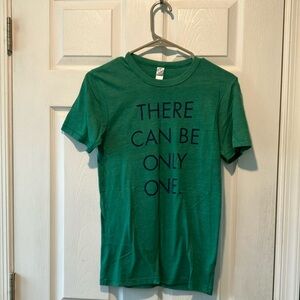 Queen Bee “there can be only one” Green Graphic T-Shirt women’s small